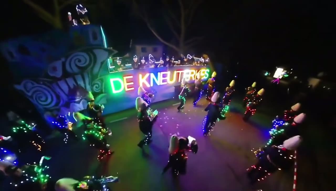 Verlichte optocht, Deurne — belichting meten op de wagens