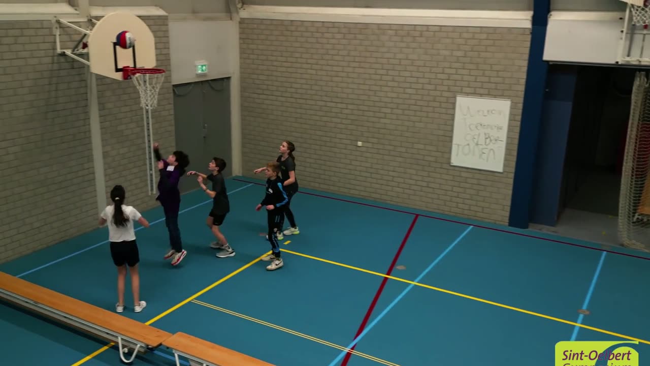 Gymnasium, Oosterhout — vliegen buiten, lopen binnen